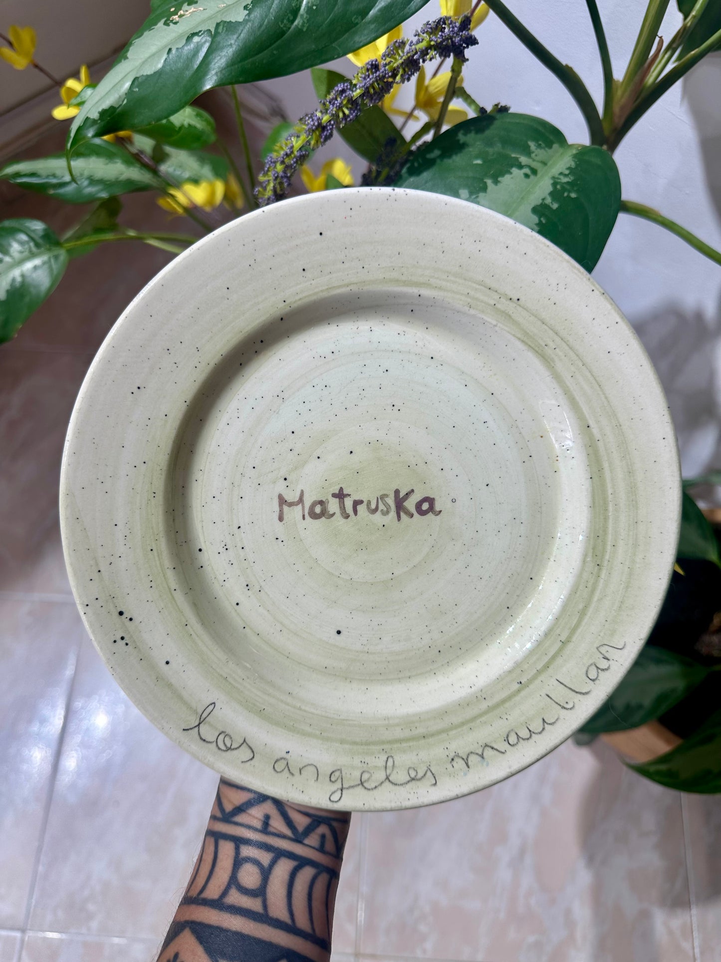 Plato en Cerámica - Los ángeles maullan