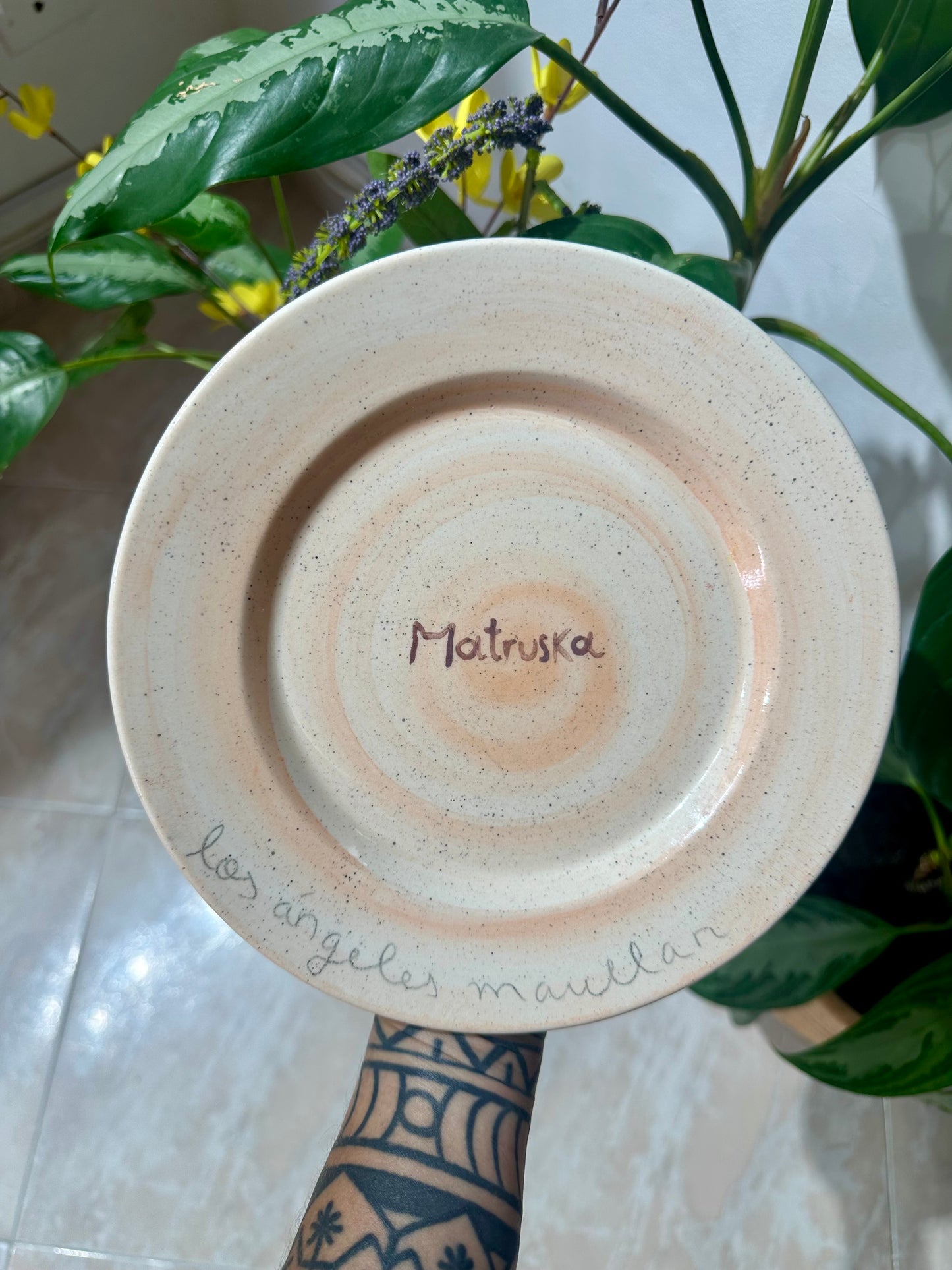 Plato en Cerámica - Los ángeles maullan