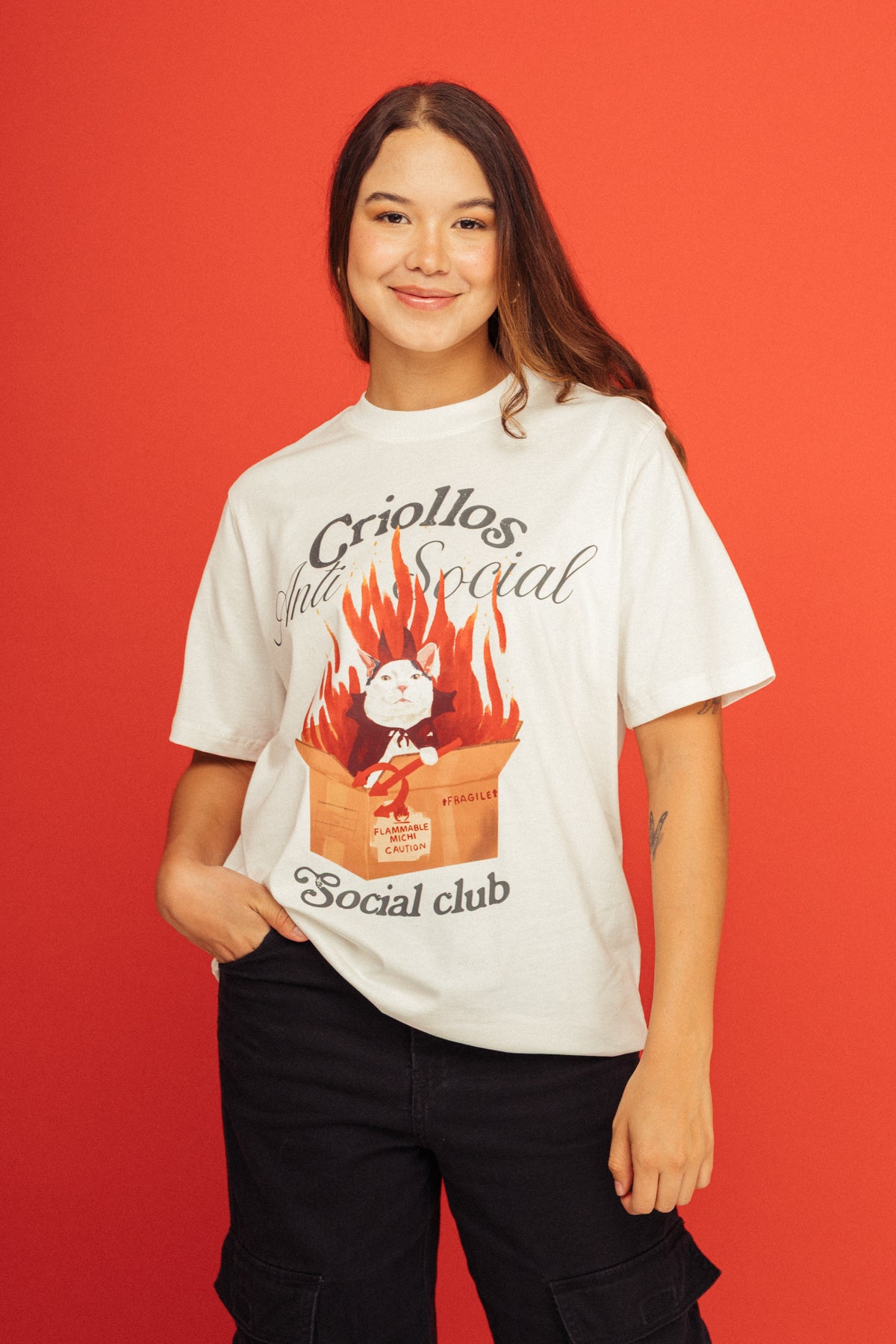 Camiseta Gatita Fuego Marfil