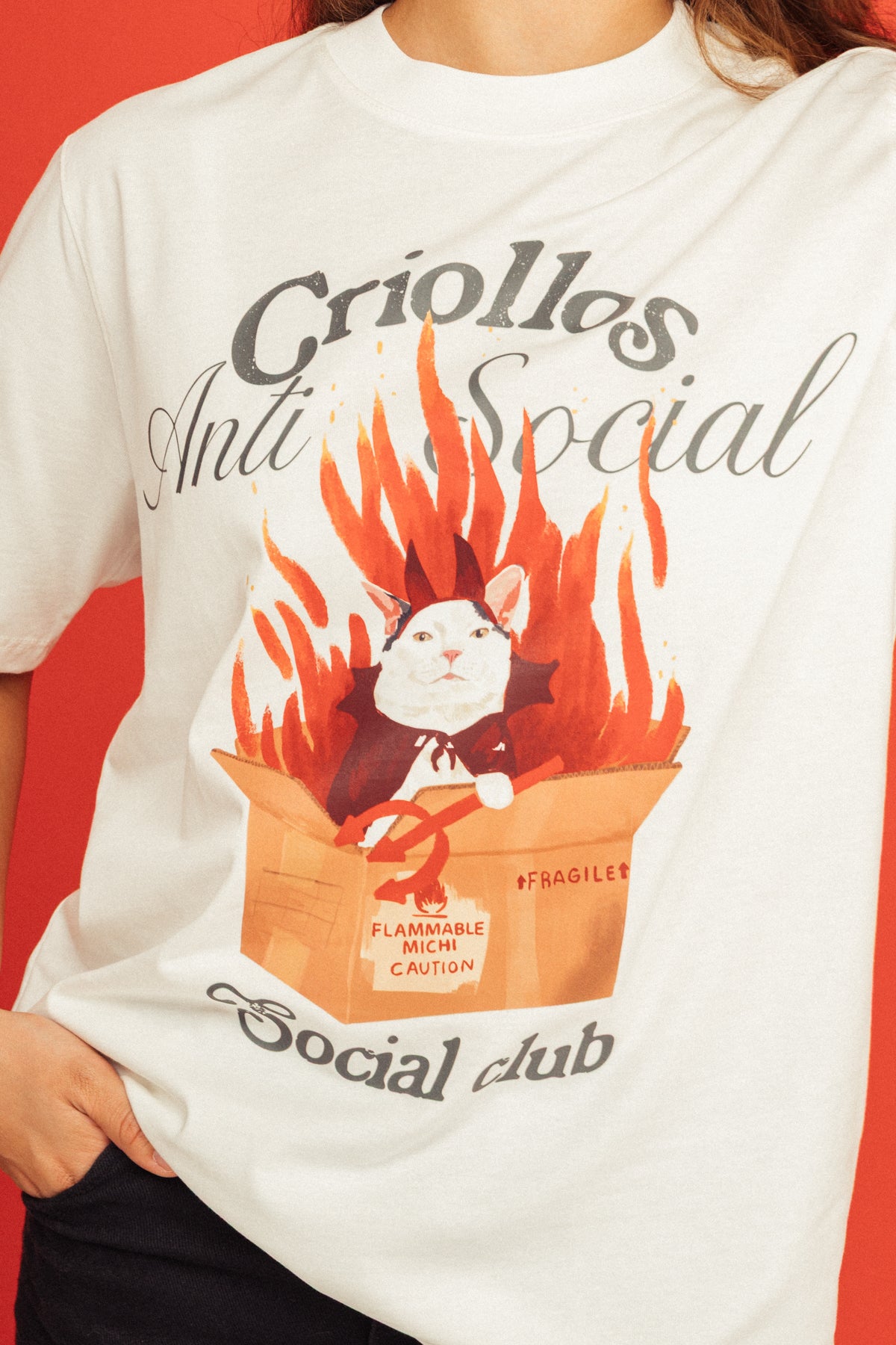 Camiseta Gatita Fuego Marfil